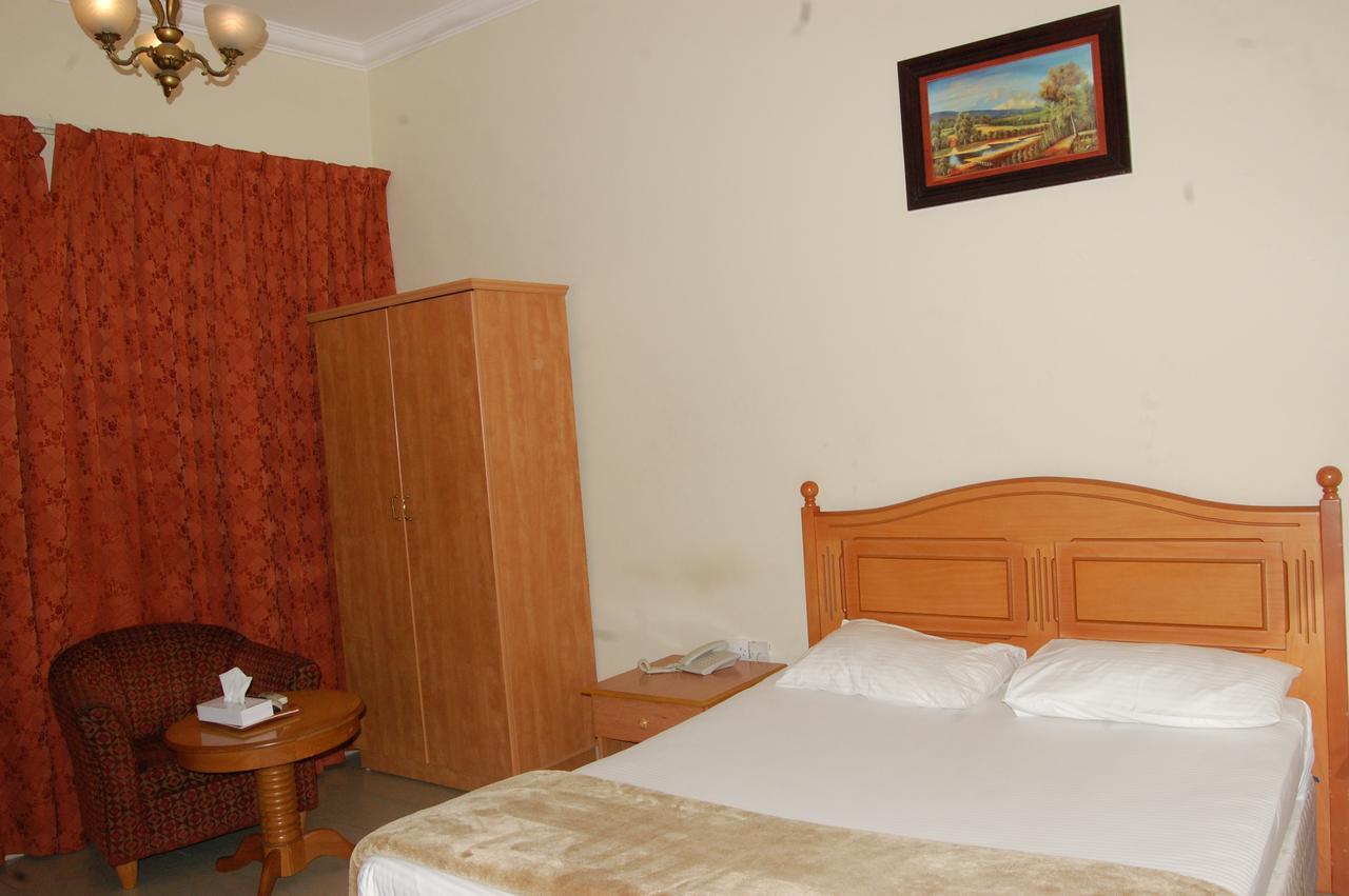 Al Amwaj Hotel Шарджа Экстерьер фото